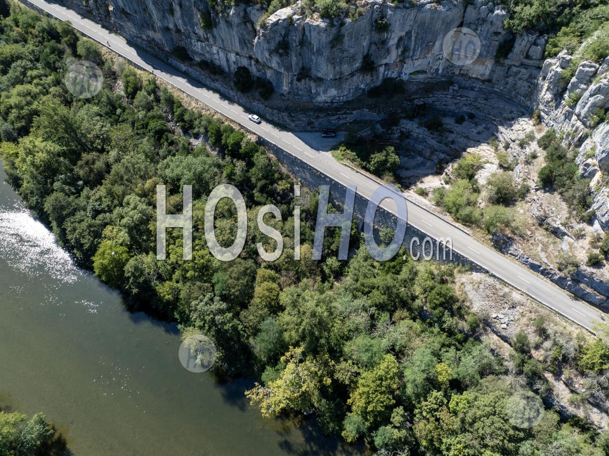 Défilé De Ruoms Et La Rivière Ardèche, Gorges De L'ardèche, France - Photographie Aérienne