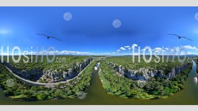Photographie 360° Du Défilé De Ruoms Et De La Rivière Ardèche, Gorges De L'ardèche, France - Photographie Aérienne