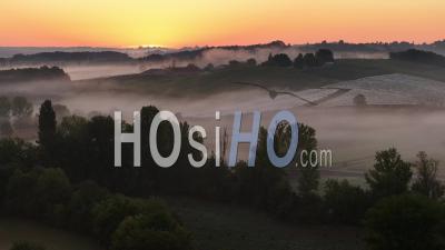 Brouillard Au Lever Du Soleil – Vidéo Par Drone