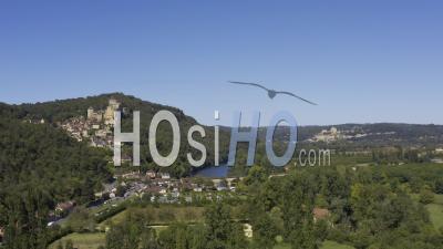 Vue Drone De Castelnaud La Chapelle, Le Château De Castelnaud, Le Village, La Rivière Dordogne, Le Pont, En Arrière-Plan Le Château De Beynac