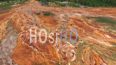 Pollution Environnementale Due à L'extraction Du Minerai De Cuivre. Vue D'en Haut. Paysage Martien - Vidéo Prise Par Drone