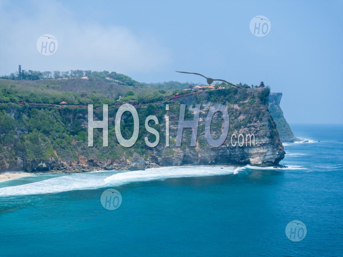 Temple Et Falaises De Pura Uluwatu, Bali, Indonésie - Photographie Aérienne