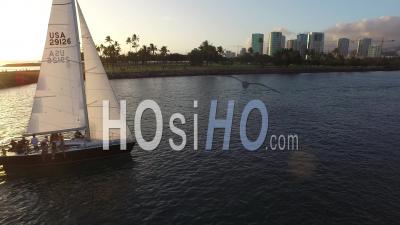 Ala Moana Park, Ala Wai Yacht Harbor, Waikiki, Honolulu - Vidéo Drone